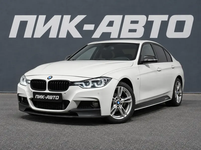 BMW 3 серии 2018 — с пробегом, седан, белый, фото 1