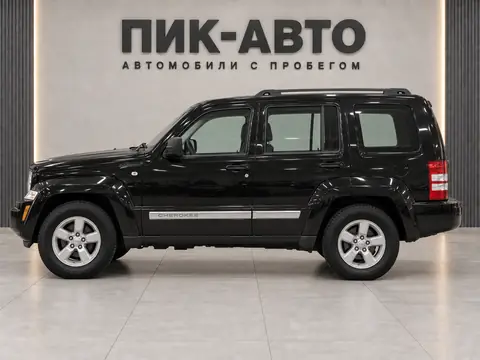 Jeep Grand Cherokee 2010, вид сбоку