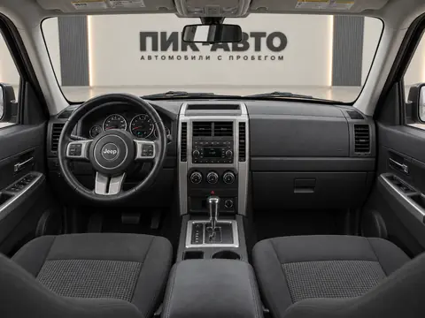 Jeep Grand Cherokee 2010, панель приборов