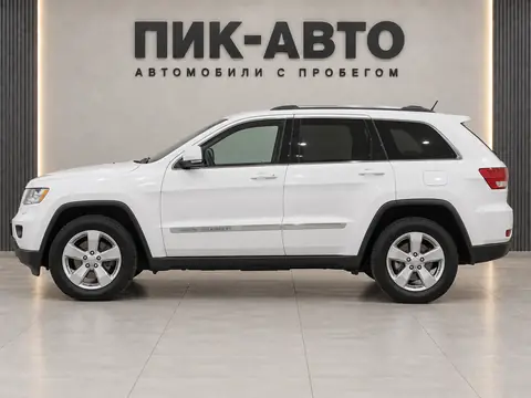 Jeep Grand Cherokee 2012, вид сбоку