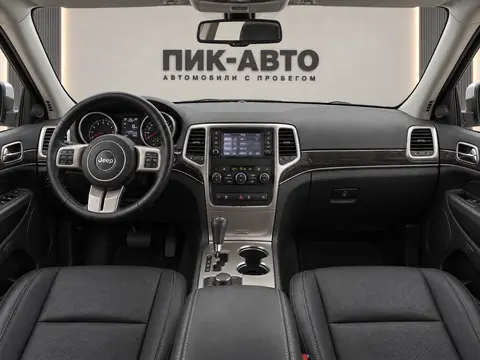 Jeep Grand Cherokee 2012, панель приборов