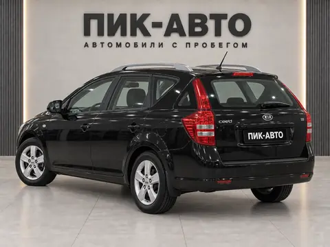 Kia Cee'd 2008, вид сзади