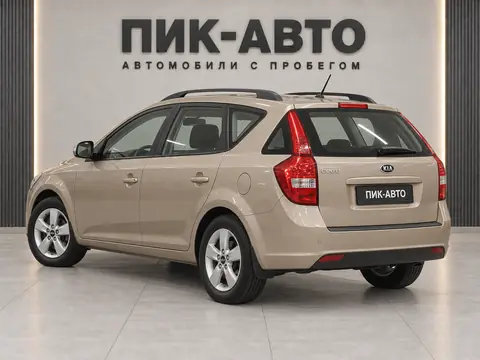 Kia Cee'd 2010, вид сзади