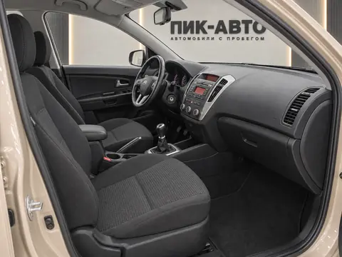 Kia Cee'd 2010, салон