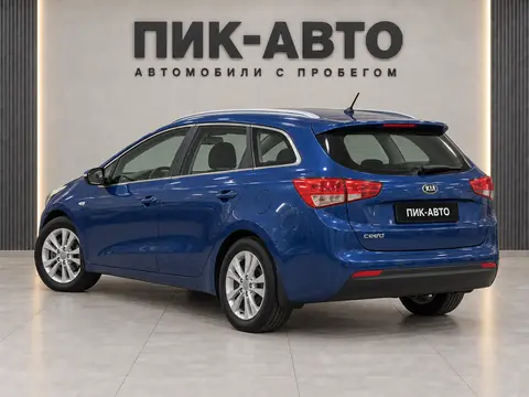 Kia Cee'd 2013, вид сзади