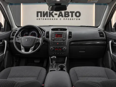 Kia Sorento 2014, панель приборов