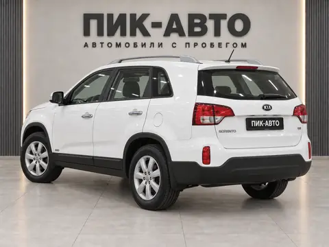 Kia Sorento 2013, вид сзади