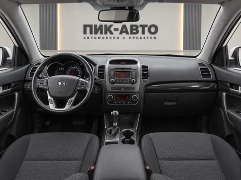 Kia Sorento 2013, панель приборов
