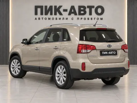 Kia Sorento 2013, вид сзади
