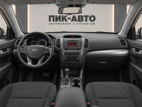 Kia Sorento 2013, панель приборов