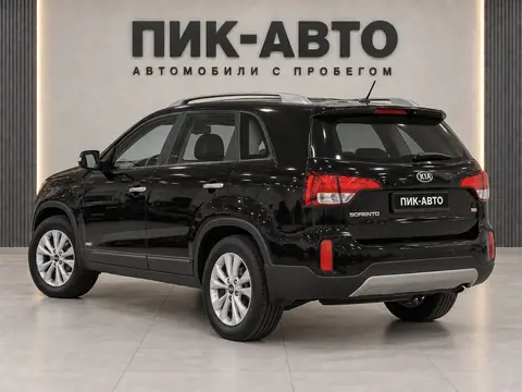 Kia Sorento 2014, вид сзади