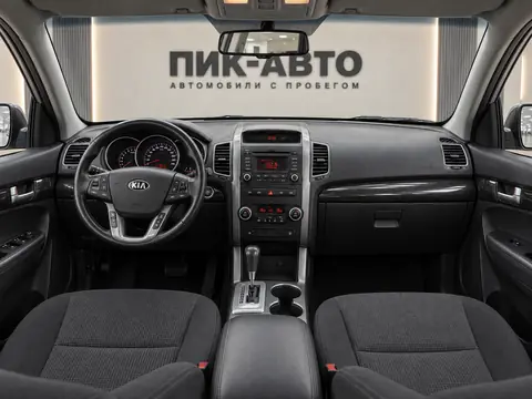 Kia Sorento 2012, панель приборов