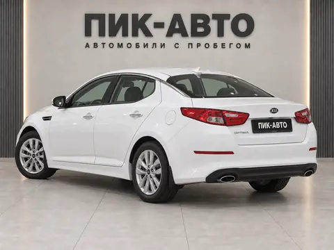 Kia Optima 2013, вид сзади