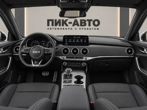 Kia Stinger 2021, панель приборов