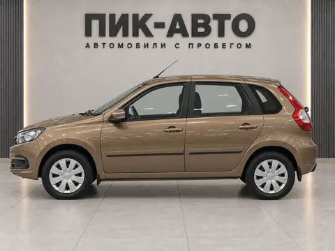 Lada Granta 2019, вид сбоку