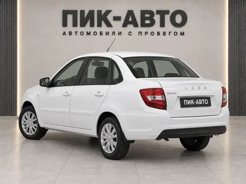 Lada Granta 2021, вид сзади