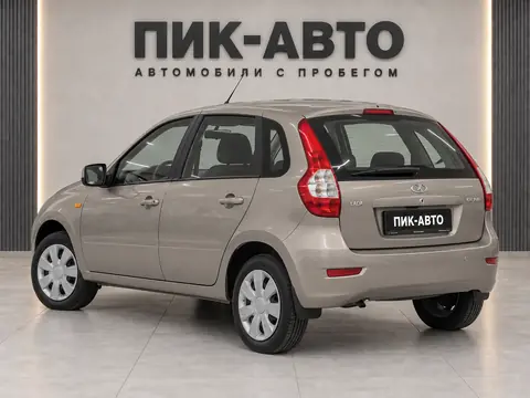 Lada Kalina 2013, вид сзади