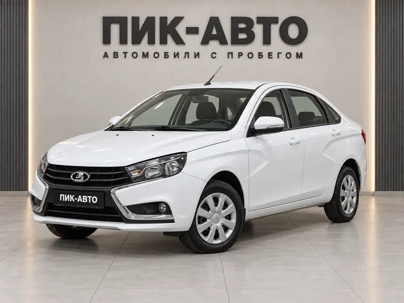 Lada Vesta 2018 — с пробегом, седан, белый, вид спереди