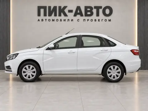 Lada Vesta 2018, вид сбоку