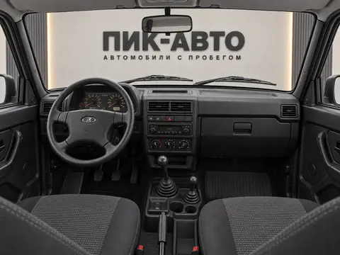 Lada Niva 2020, панель приборов