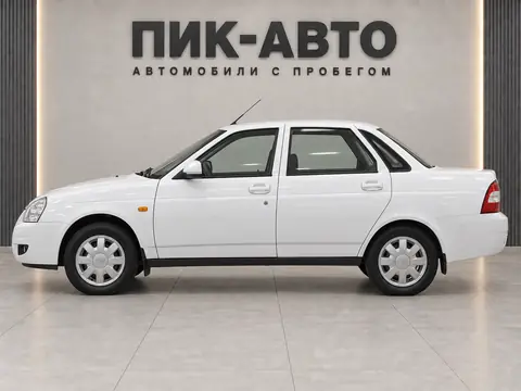 Lada Priora 2012, вид сбоку