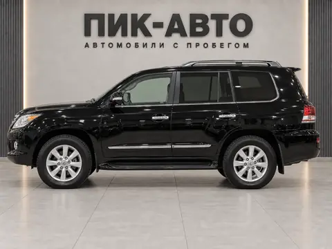 Lexus LX 570 2010, вид сбоку