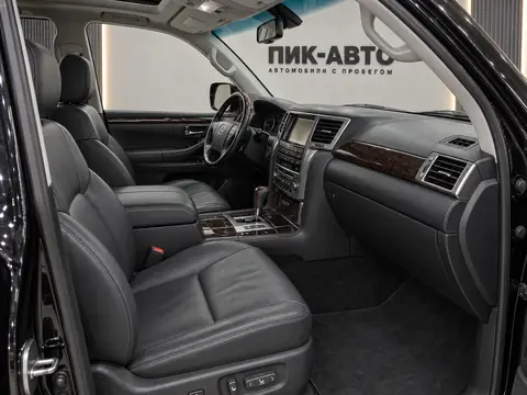 Lexus LX 570 2010, салон