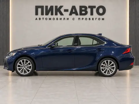 Lexus IS 300 2018, вид сбоку