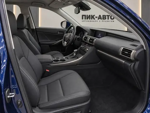 Lexus IS 300 2018, салон