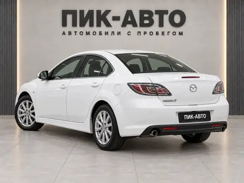 Mazda 6 2012, вид сзади