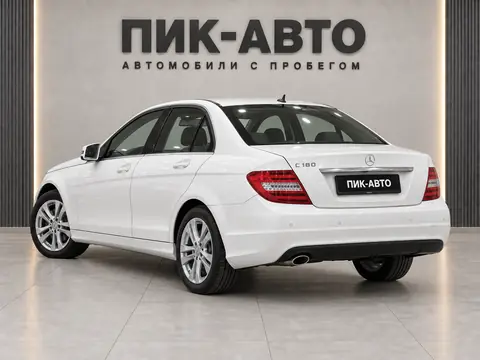 Mercedes-Benz C 180 2011, вид сзади