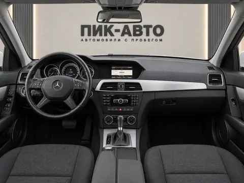Mercedes-Benz C 180 2011, панель приборов