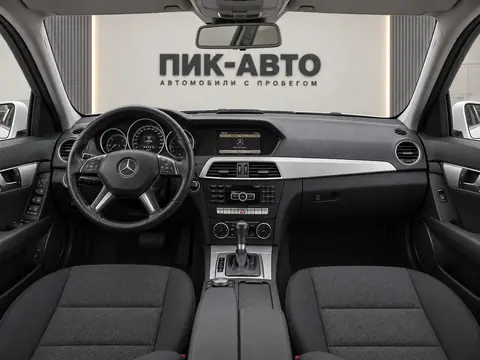 Mercedes-Benz C 180 2013, панель приборов