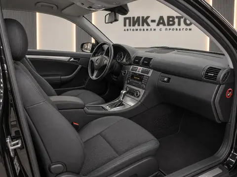 Mercedes-Benz CLC 180 Kompressor 2009, салон