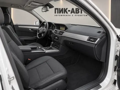 Mercedes-Benz E 200 2011, салон