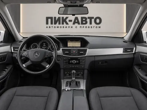 Mercedes-Benz E 200 2011, панель приборов
