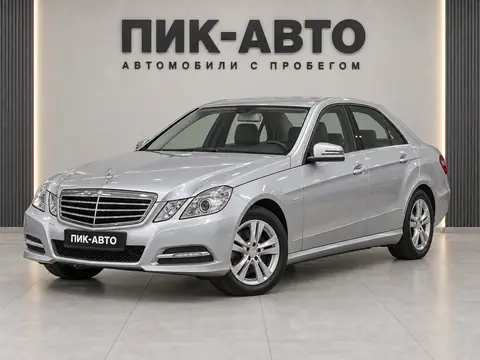 Mercedes-Benz E 200 2012, вид спереди