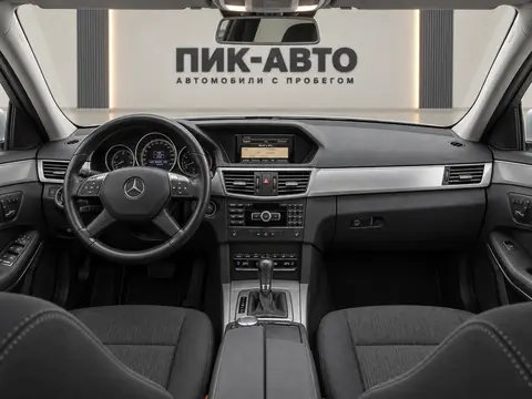 Mercedes-Benz E 200 2012, панель приборов