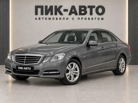 Mercedes-Benz E 200 2012, вид спереди