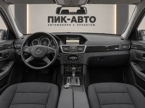 Mercedes-Benz E 200 2012, панель приборов