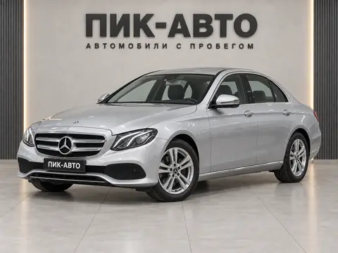 Mercedes-Benz E 200 2016, вид спереди