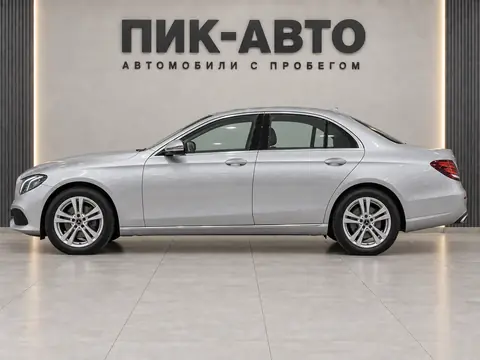Mercedes-Benz E 200 2016, вид сбоку