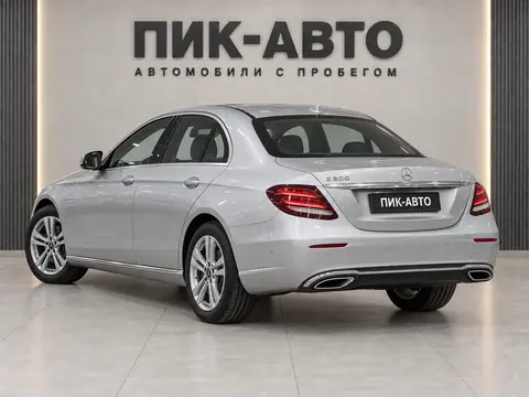 Mercedes-Benz E 200 2016, вид сзади