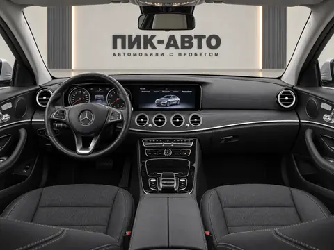 Mercedes-Benz E 200 2016, панель приборов