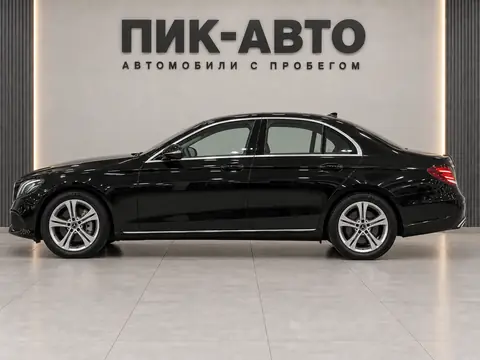 Mercedes-Benz E 200 2016, вид сбоку