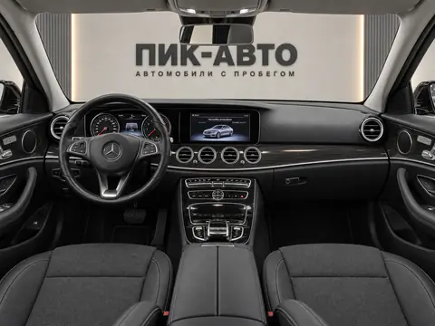 Mercedes-Benz E 200 2016, панель приборов