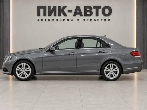 Mercedes-Benz E 200 2013, вид сбоку