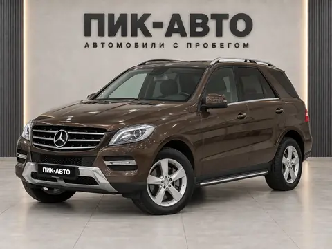 Mercedes-Benz ML 350 2012, вид спереди