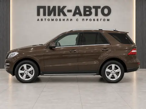Mercedes-Benz ML 350 2012, вид сбоку