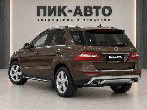 Mercedes-Benz ML 350 2012, вид сзади